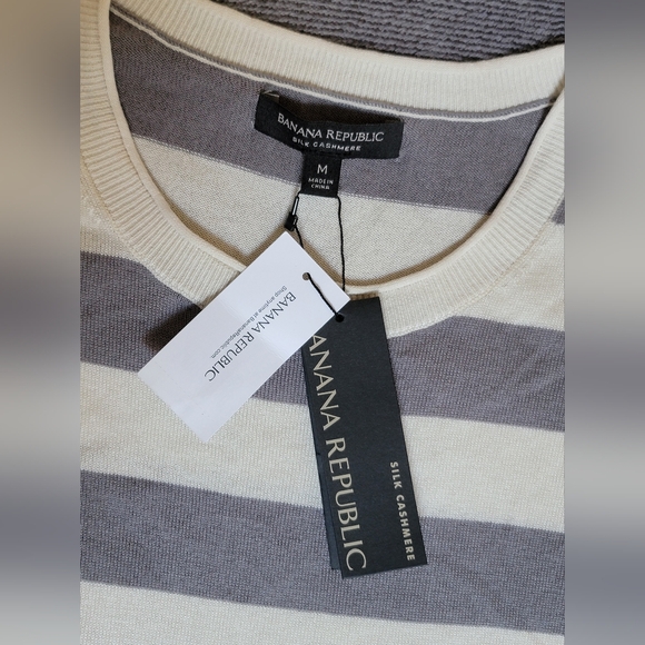 NWT Banana Republic Women's Silk And Cashmere Shirt - Gray and Cream Striped - Picture 4 of 9
